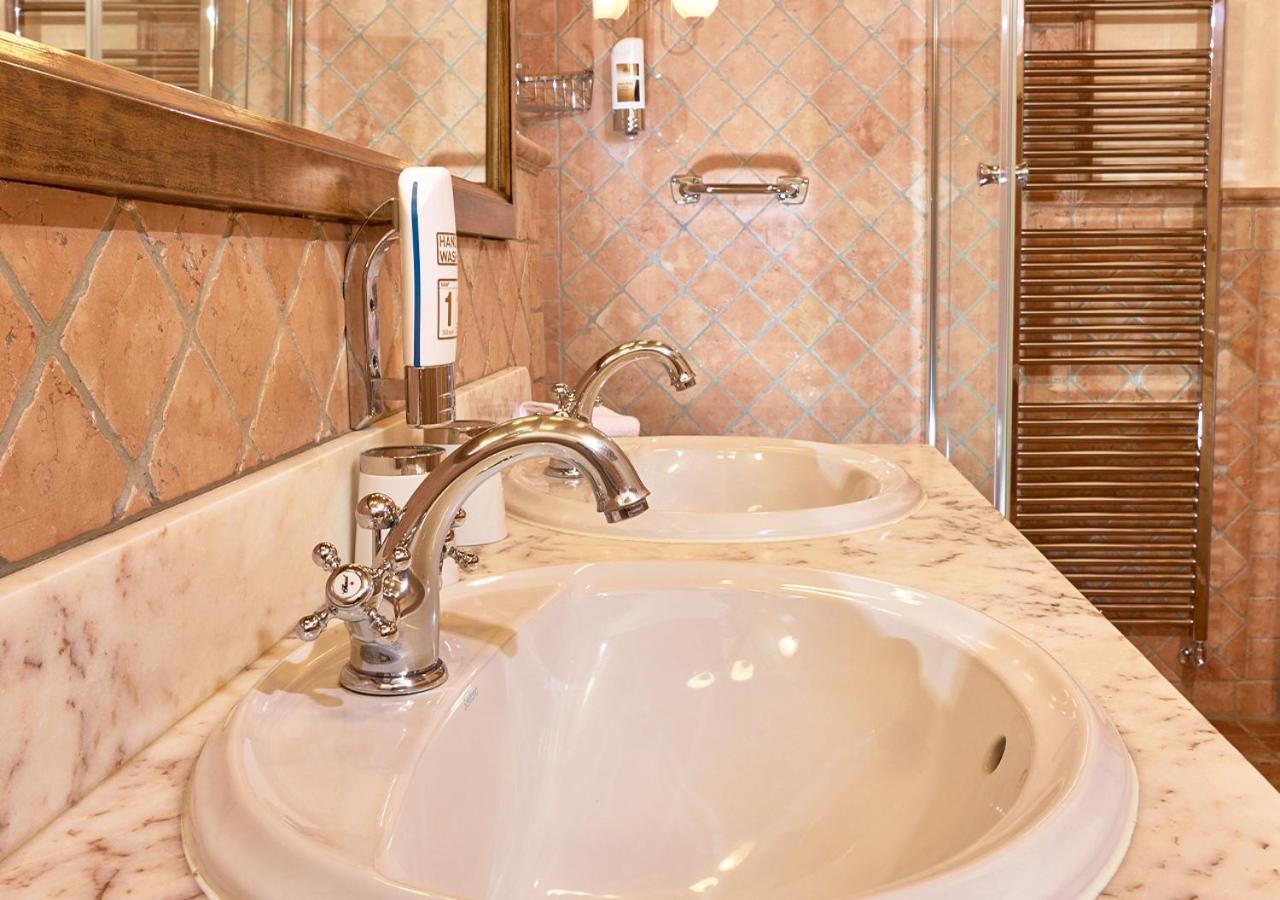 Historik Hotel Gotisches Haus Garni Rothenburg ob der Tauber Bagian luar foto